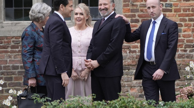 Karoline Leavitt with other politicians in England