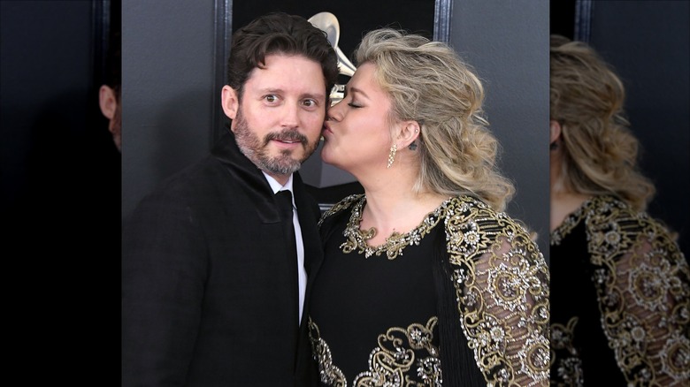 Kelly Clarkson kissing Brandon Blackstock