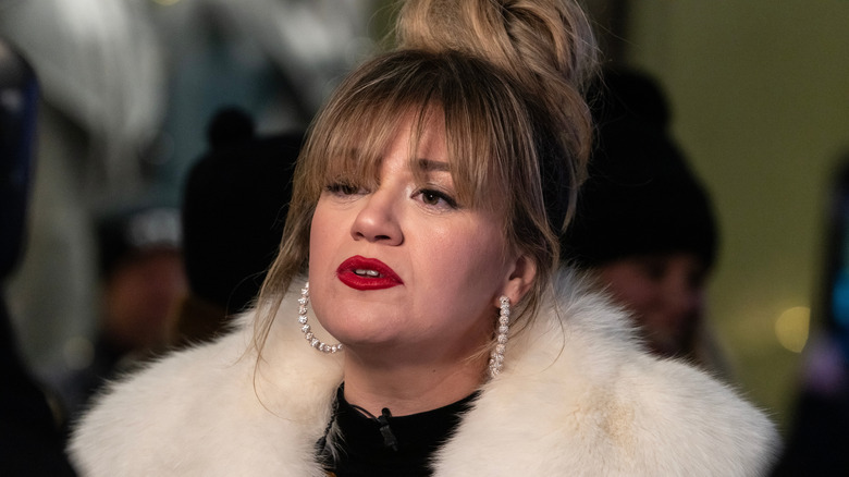 Kelly Clarkson in a fur coat and red lips