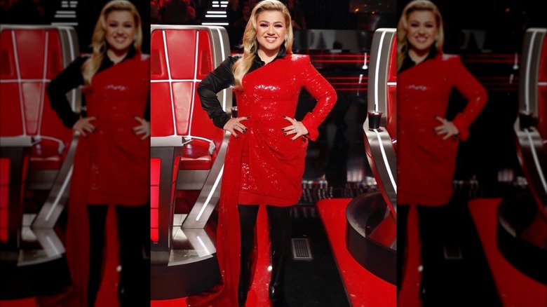 Kelly Clarkson's red outfit on "The Voice"