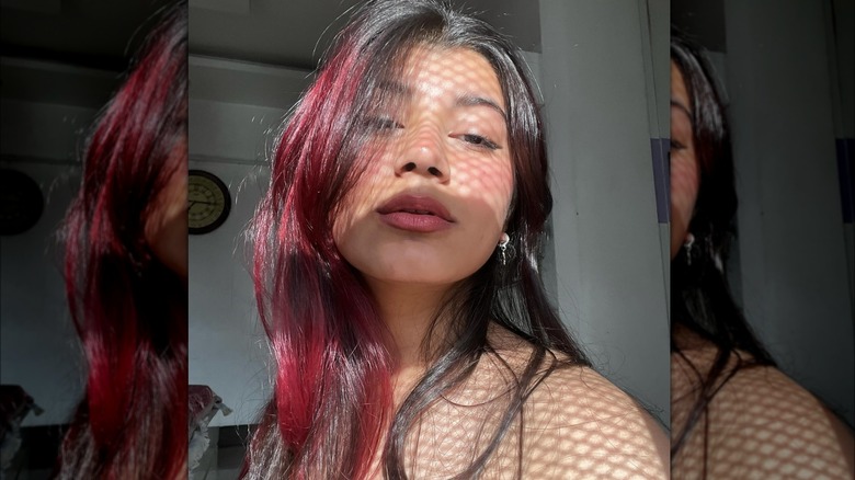 Red streaks on dark hair 