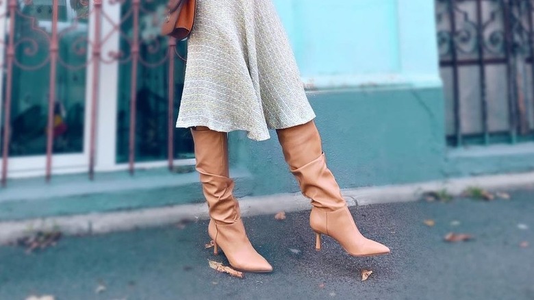 woman wearing kitten heel boots