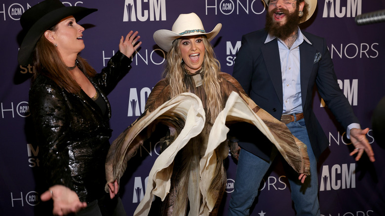 Lainey Wilson wearing a confusing outfit at the Academy of Country Music Honors in 2024