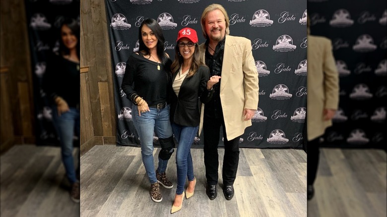 Lauren Boebert posing with Travis and Tyler Reese Tritt