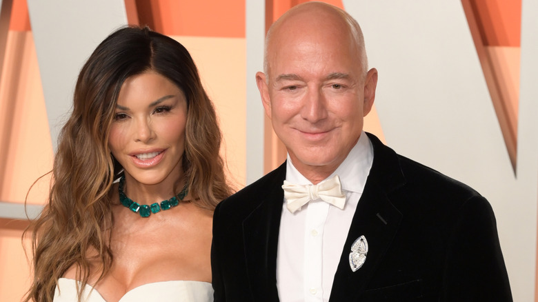 Lauren Sánchez and Jeff Bezos pose for a photo arm-in-arm at the Vanity Fair Party.