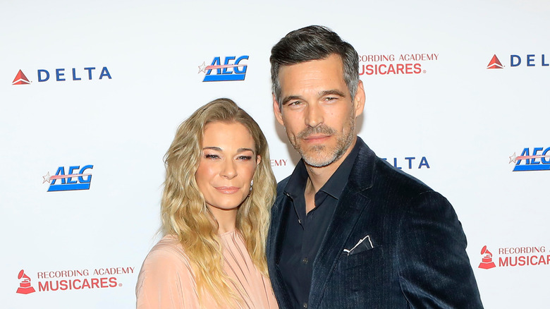 LeAnn Rimes and Eddie Cibrian stand beside each other while being photographed