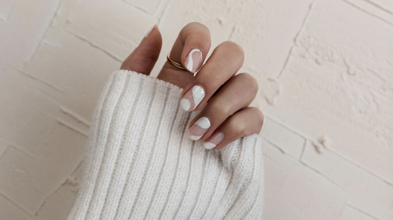 iced coffee nails with vanilla theme