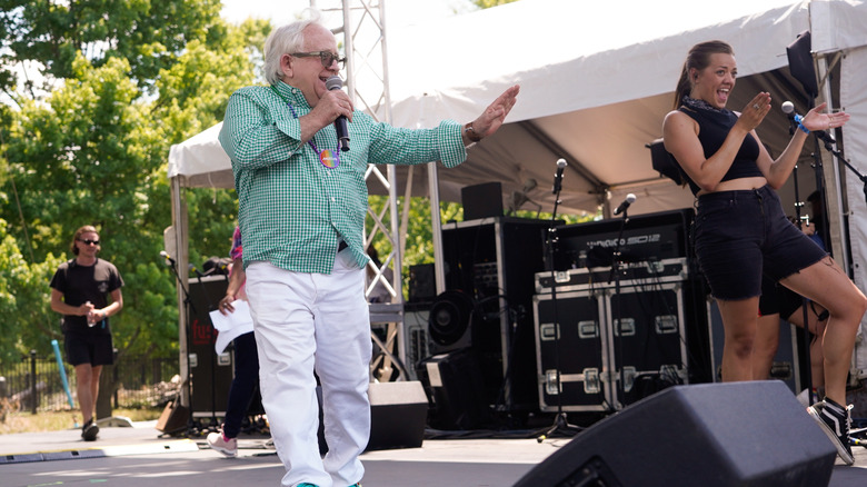 Leslie Jordan dancing on stage