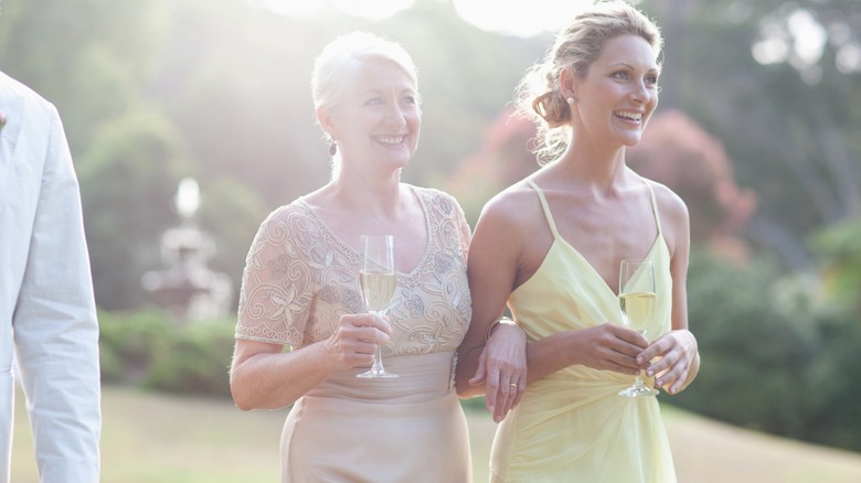 Wedding guests in light colored dresses