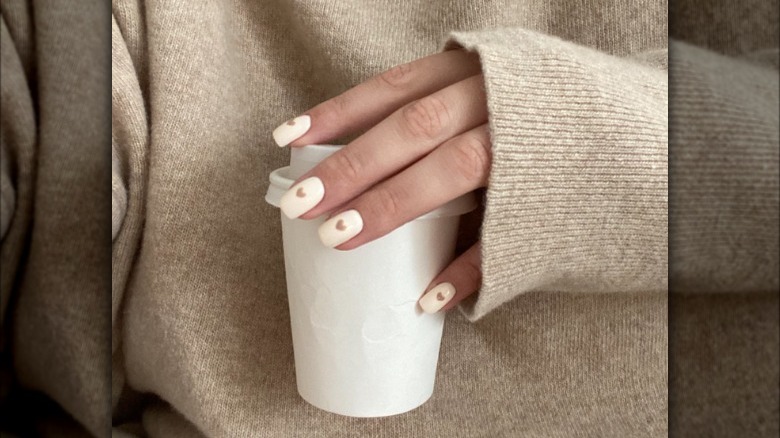Neutral heart nails