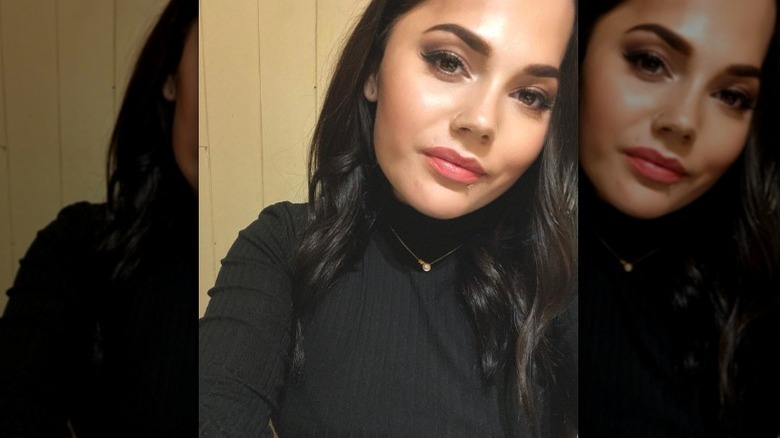 Woman with slightly wavy hair