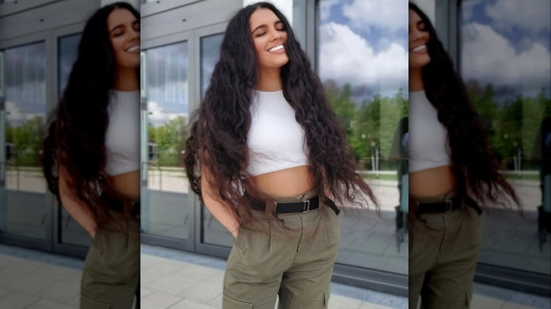 Woman with wavy, natural hair