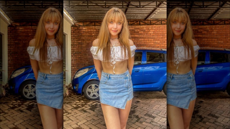 woman wearing denim skort cropped blouse