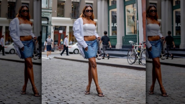 Low-rise denim skirt