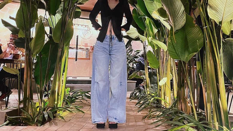 Baggy low-rise jeans