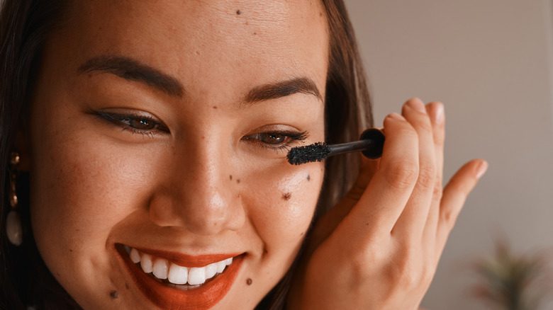 woman applying mascara