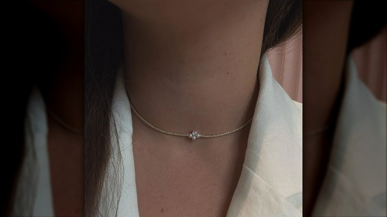 Dainty choker