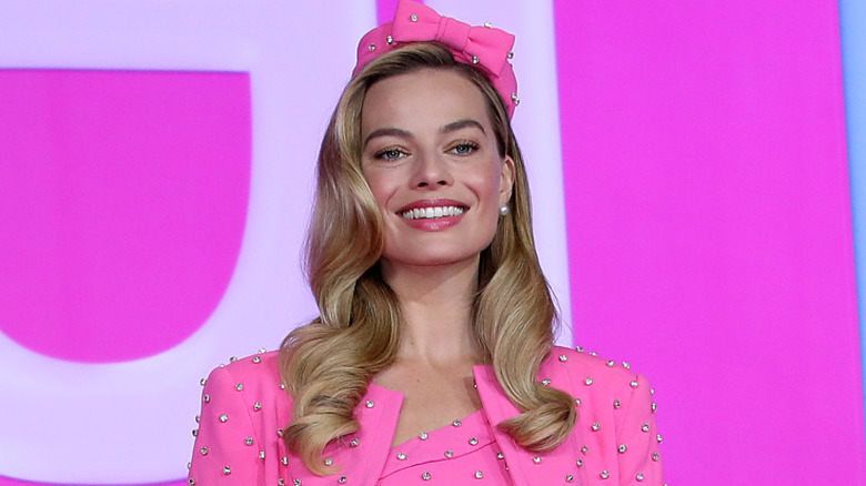 margot robbie smiling