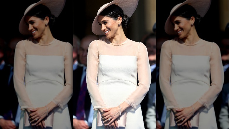 Meghan Markle waving from wedding carriage