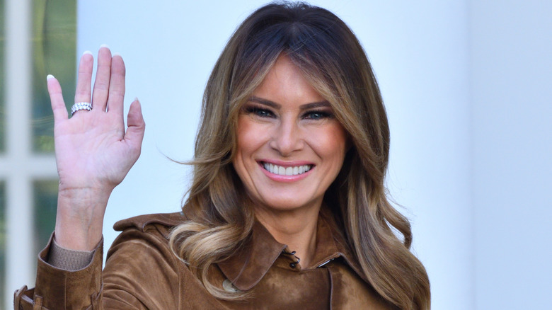 Melania Trump smiling at the 2019 Thanksgiving turkey pardon