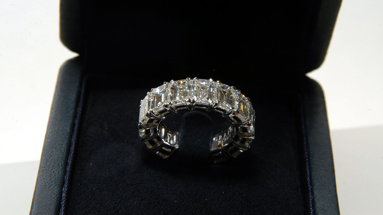 Melania Trump's 13-carat wedding band in a box on display