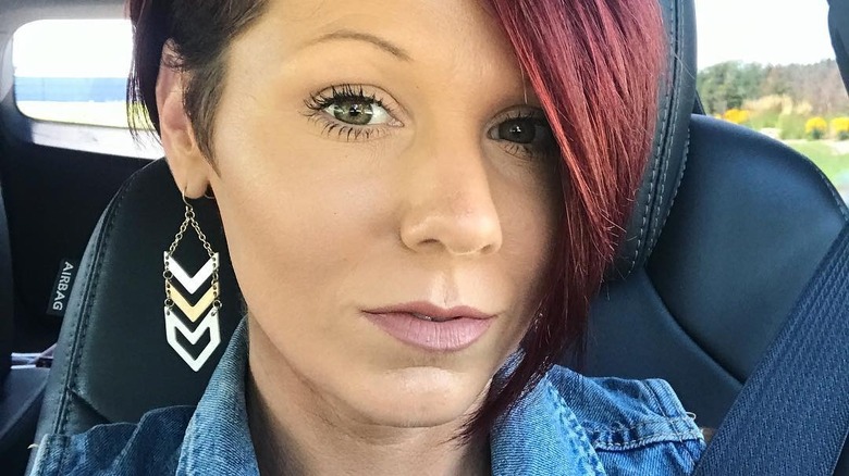 Woman with slim eyebrows