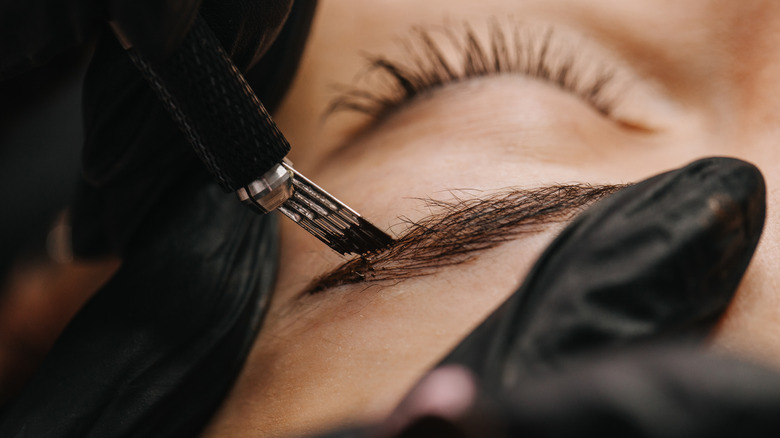 Microfeathering eyebrows