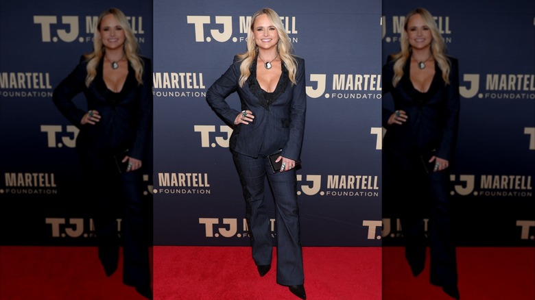 Miranda Lambert poses with her hand on her hip at the T.J. Martell Foundation 49th annual New York Honors Gala