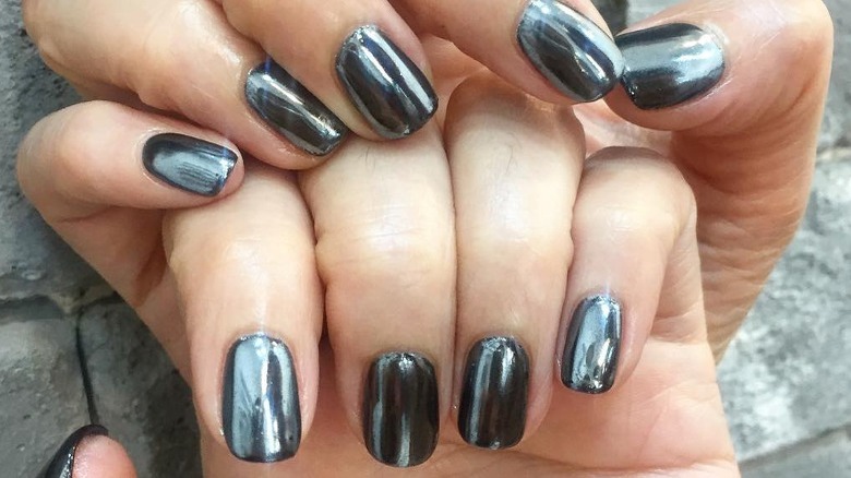 hands with mirrored nails