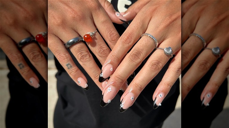 French moon nails with daisies
