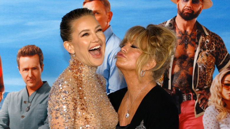 Kate Hudson and Goldie Hawn arrive at the Premiere Of "Glass Onion: A Knives Out Mystery" november 2022