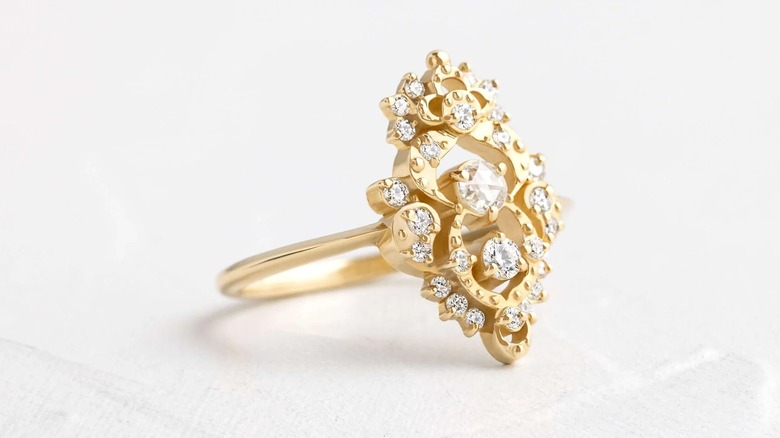 Flat diamond engagement ring