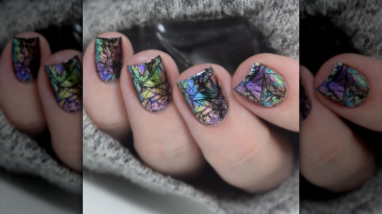 Cracked oil-slick nails