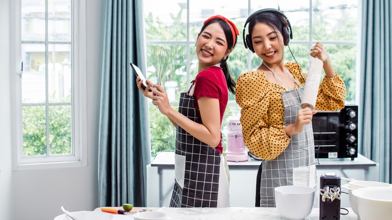 friends cooking together
