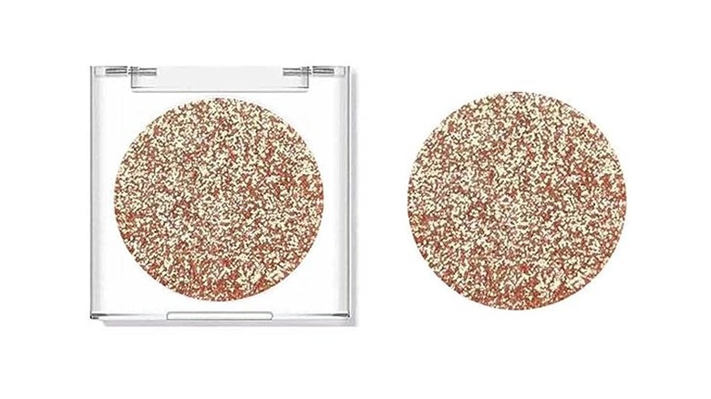 Daeuwiutr Eyeshadow in Champagne Gold