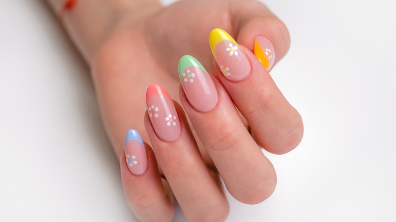 Spring nails with flowers