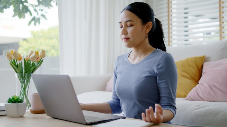woman taking mindful work break