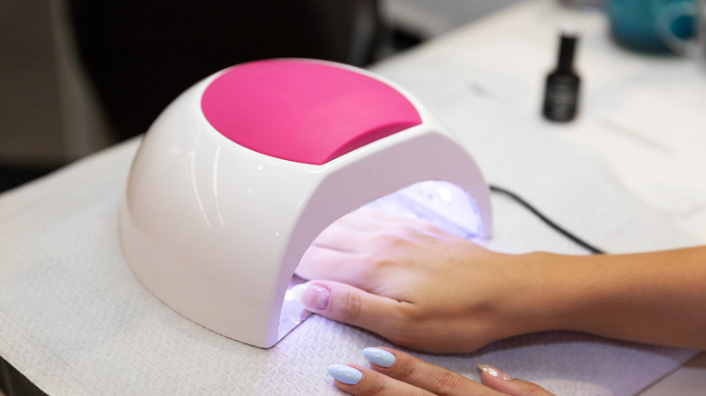 uv light at nail salon