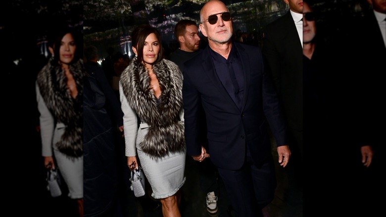 Lauren Sánchez and Jeff Bezos walking
