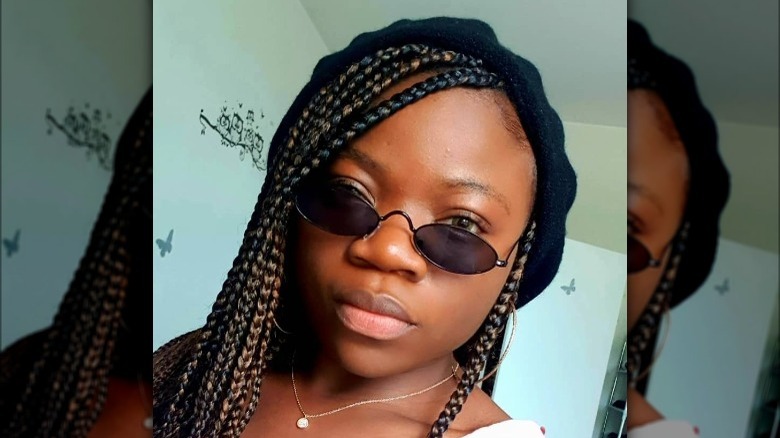 woman wearing oval sunglasses