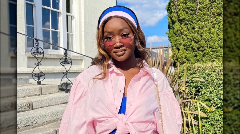 woman wearing oval glasses