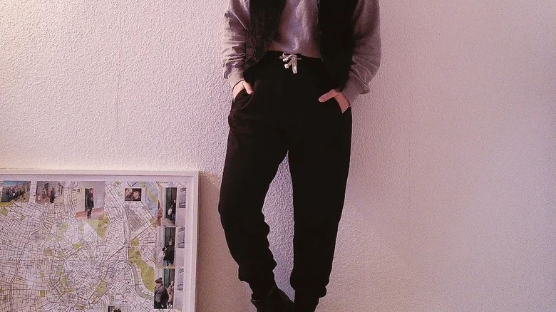 Oversized sweatpants outfit