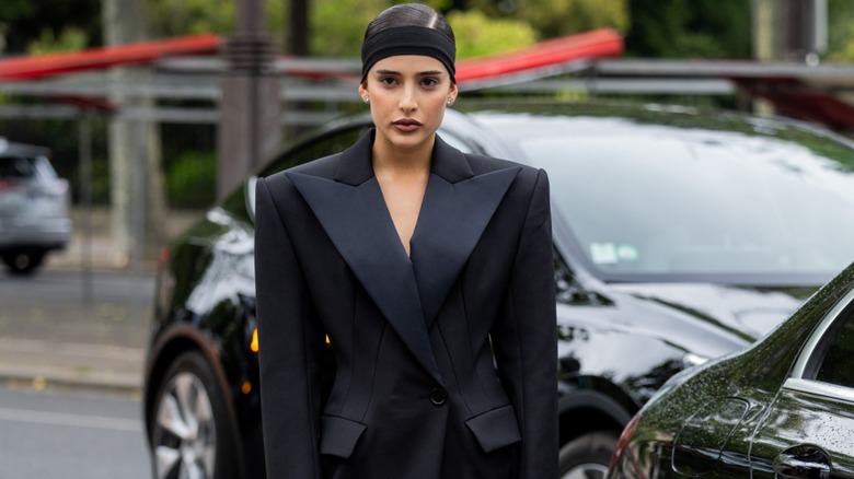 woman wearing oversized shoulder blazer