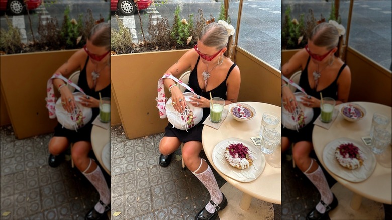 Lace socks and black mary janes