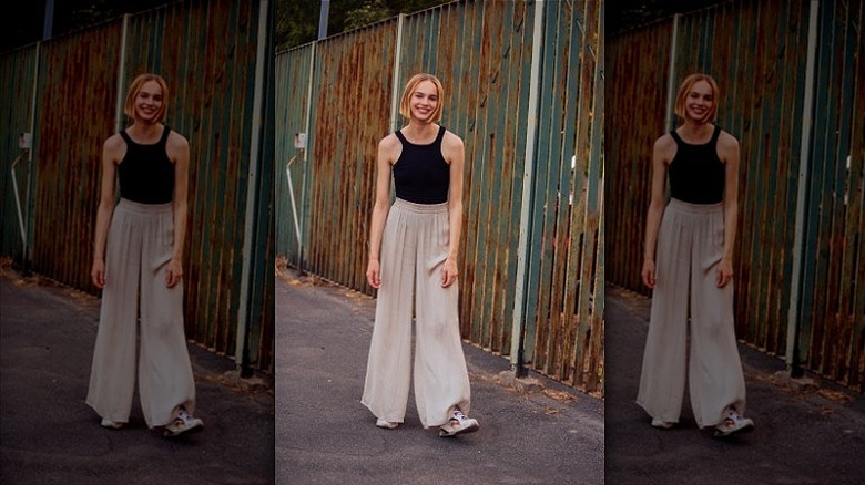 woman wearing linen parachute pants