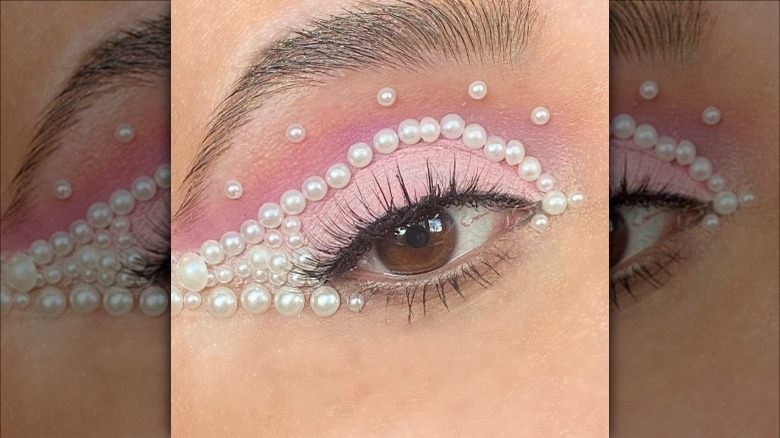pearl cat eye on lid