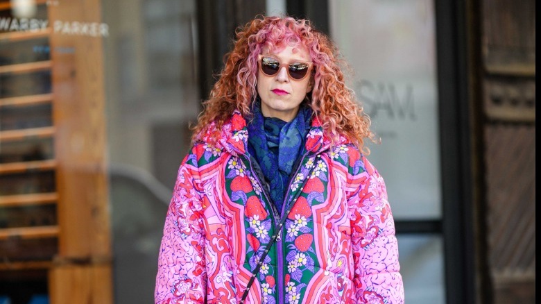 woman with pink face-framing hair 
