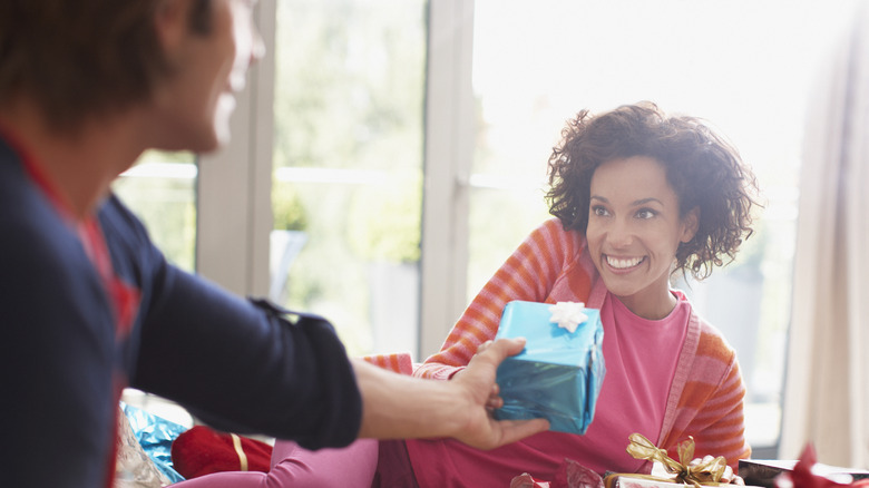 People exchanging gifts