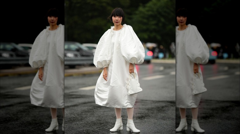 woman wearing puffy-sleeved dress