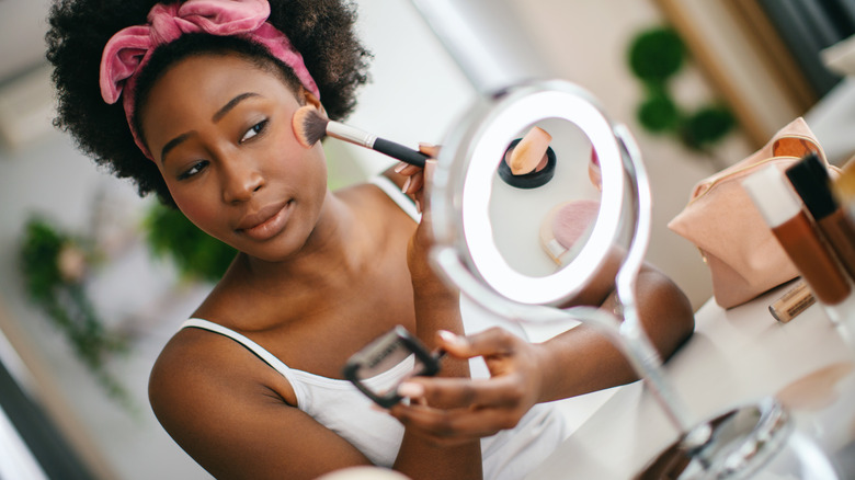 woman applying makeup